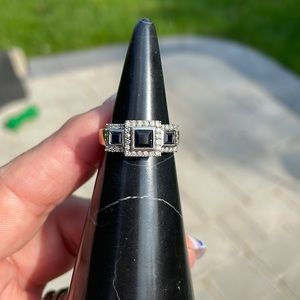 Lovely sapphire and diamond ring